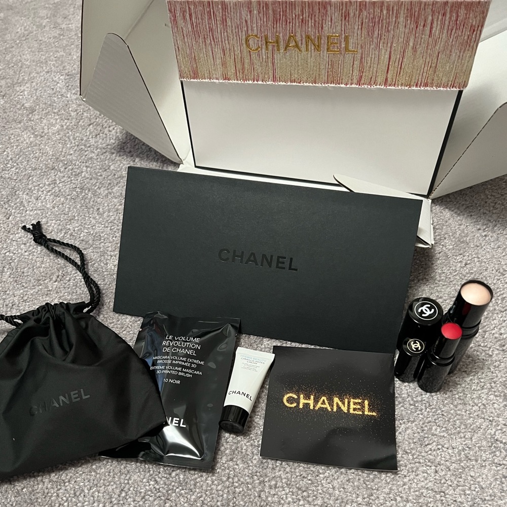 ✨Sale Today Only ✨Chanel Swipe and Glow set - Picture 3 of 8